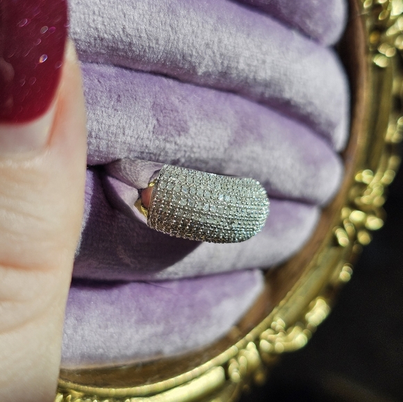 Genuine diamond ring size 8. Please note: 1 small diamond missing. Price reflect - Picture 3 of 6